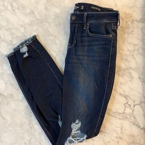 Hollister Low Rise Skinny Jeans!!